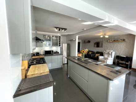 33 Chichester Crescent, Chadderton, Oldham, OL9 0RW, Image 5