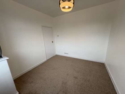 28 Keswick Avenue, Oldham, Image 5