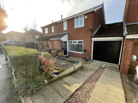 73 Partridge Way, Chadderton, Image 1
