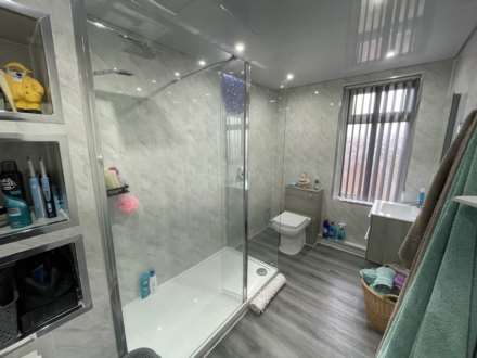 Oldham Road, Middleton, Image 14