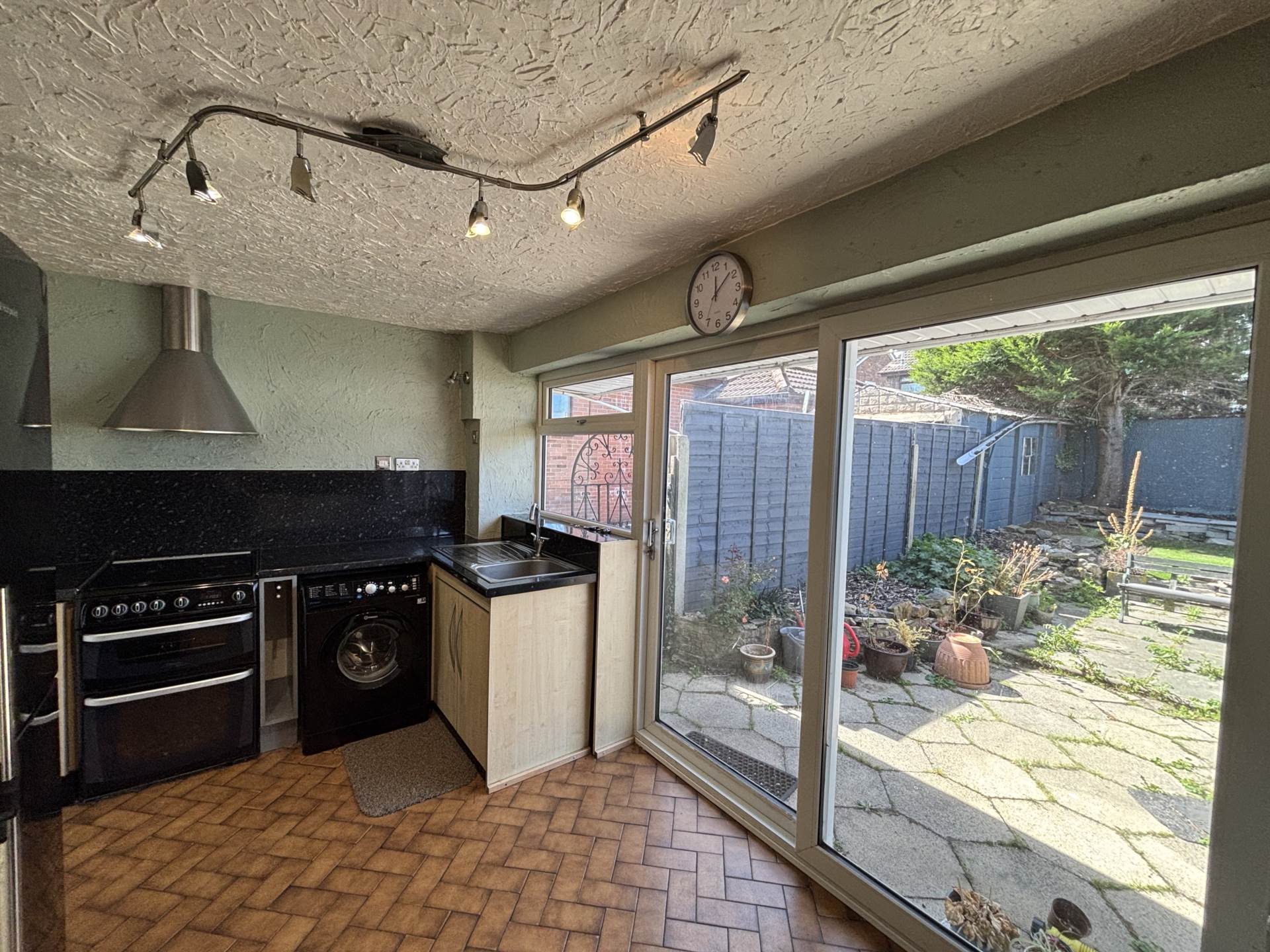 8 Dawlish Avenue, Oldham, Image 5