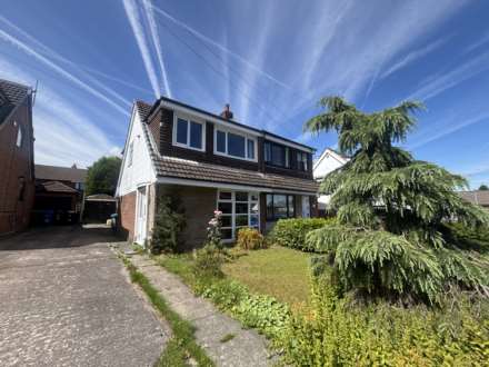 8 Dawlish Avenue, Oldham, Image 1
