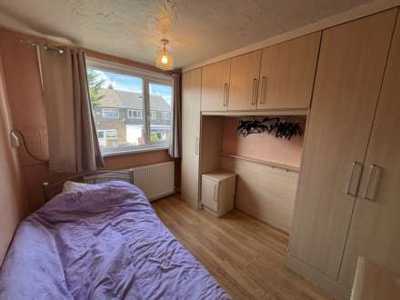 8 Dawlish Avenue, Oldham, Image 16