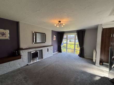 8 Dawlish Avenue, Oldham, Image 2
