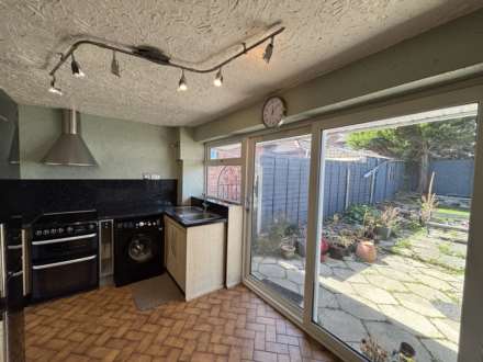 8 Dawlish Avenue, Oldham, Image 5