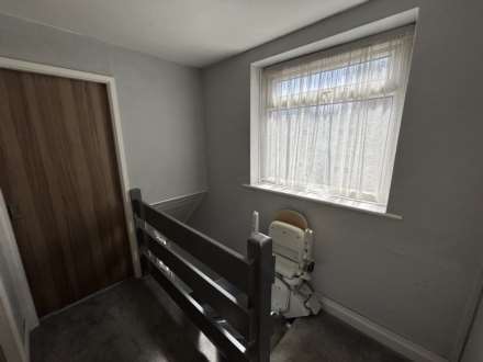 8 Dawlish Avenue, Oldham, Image 9