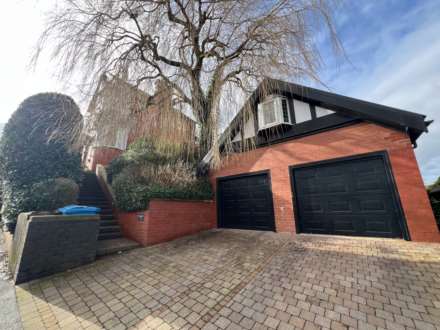 121 Chadderton Park Road, Oldham, Image 39