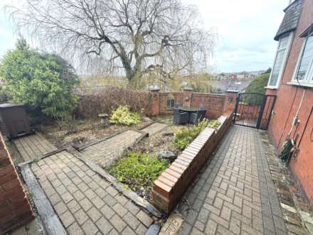 121 Chadderton Park Road, Oldham, Image 40