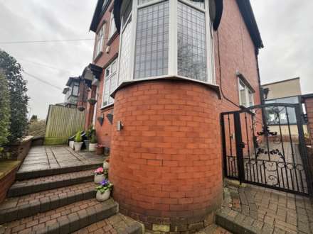 121 Chadderton Park Road, Oldham, Image 48