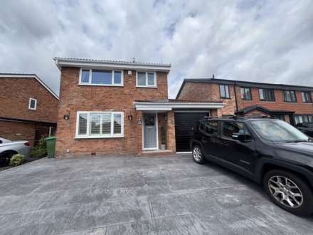 16 Redwood, Chadderton, OL9 9TG, Image 1