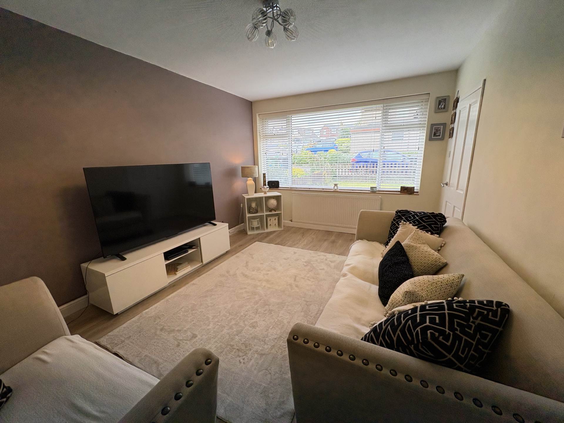 Lichfield Drive, Oldham, Image 4