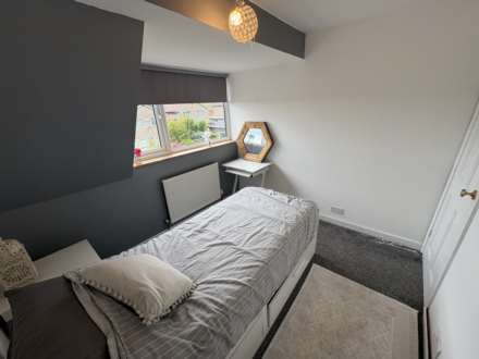 Lichfield Drive, Oldham, Image 15