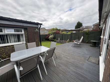 Lichfield Drive, Oldham, Image 20