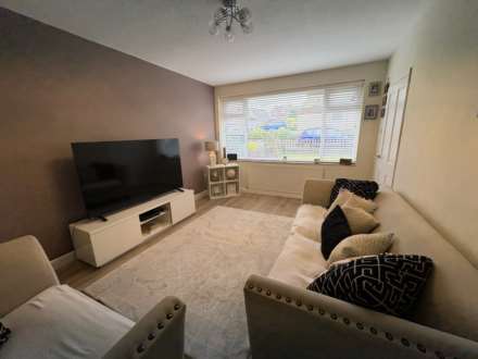 Lichfield Drive, Oldham, Image 4