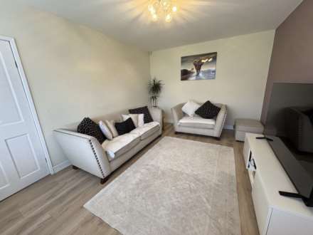 Lichfield Drive, Oldham, Image 5