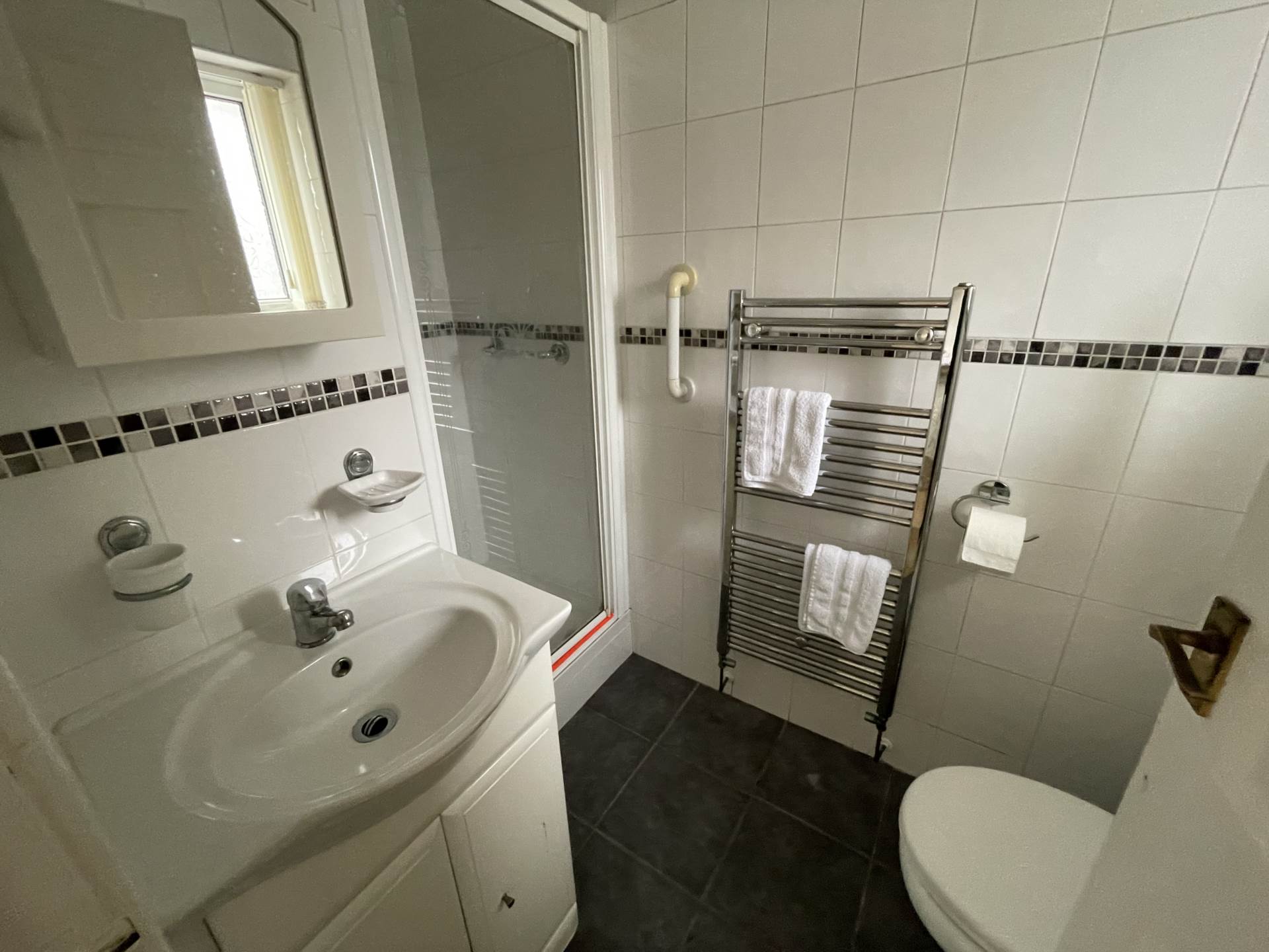 Redwood, Oldham, Image 9