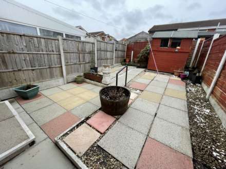 Redwood, Oldham, Image 12