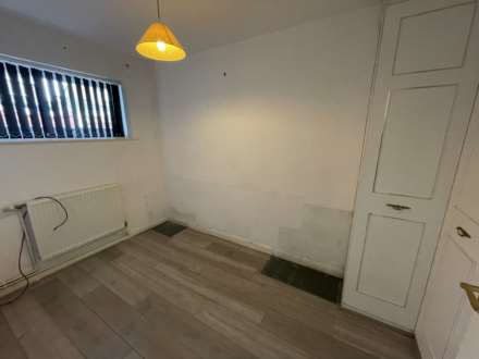 Redwood, Oldham, Image 7