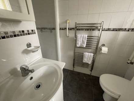 Redwood, Oldham, Image 8