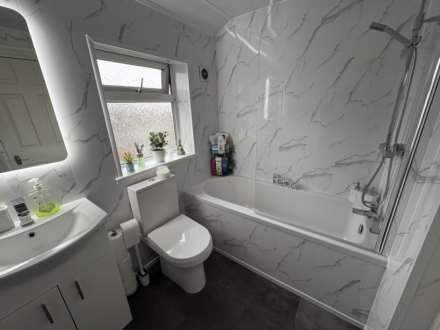 47 Kingston Avenue, Oldham, OL9 8LL, Image 15