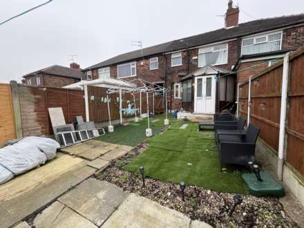 47 Kingston Avenue, Oldham, OL9 8LL, Image 2