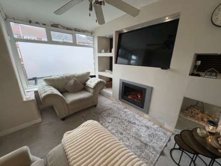 47 Kingston Avenue, Oldham, OL9 8LL, Image 6