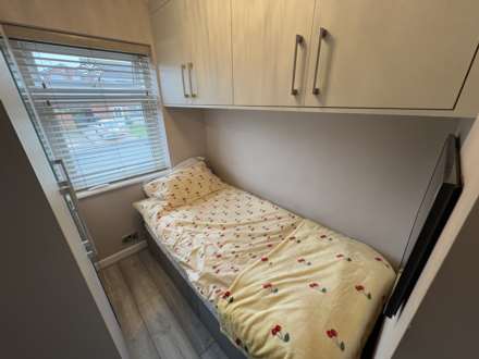 Amberwood, Oldham, Image 21