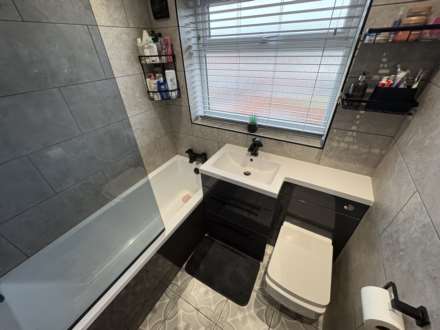 Amberwood, Oldham, Image 22