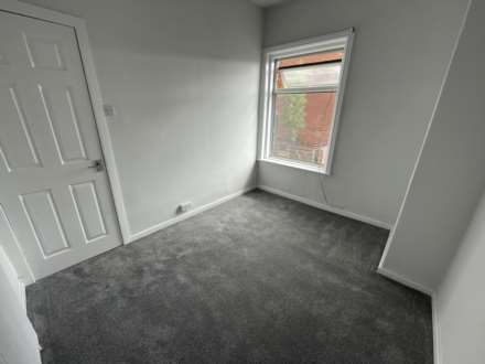 67 Robinson Street, Oldham, Image 11
