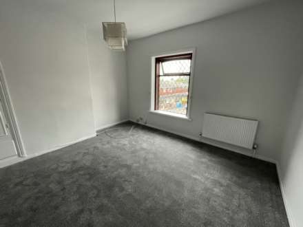 67 Robinson Street, Oldham, Image 4