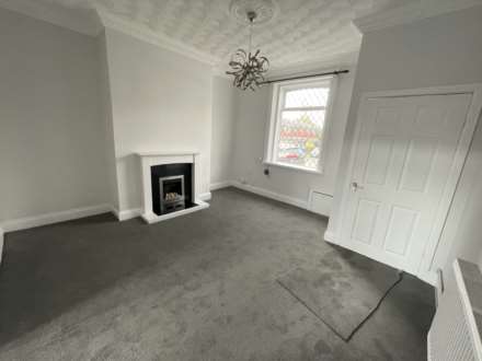 67 Robinson Street, Oldham, Image 5