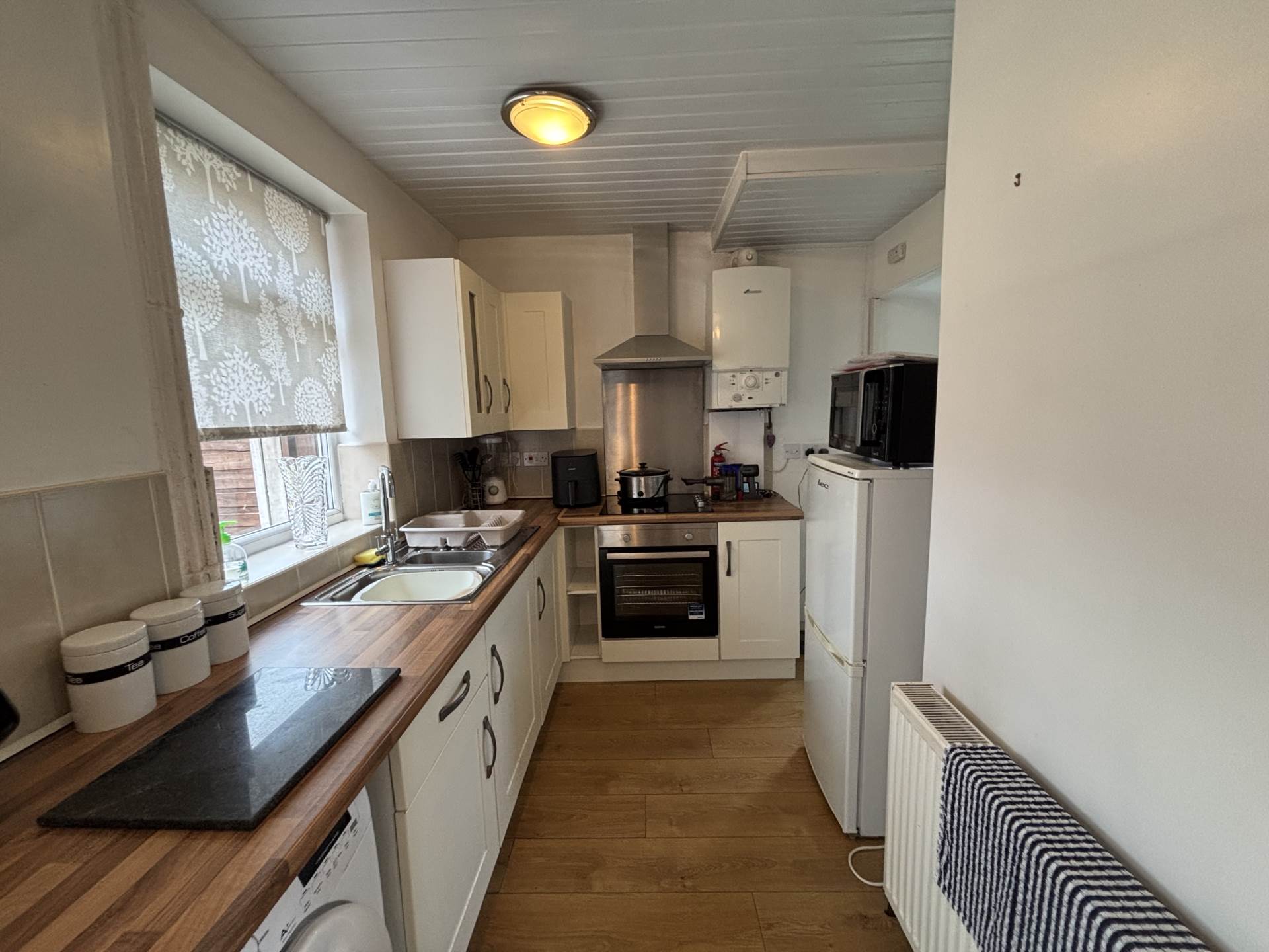 15 Fourth Avenue, Oldham, OL9 8PG, Image 8