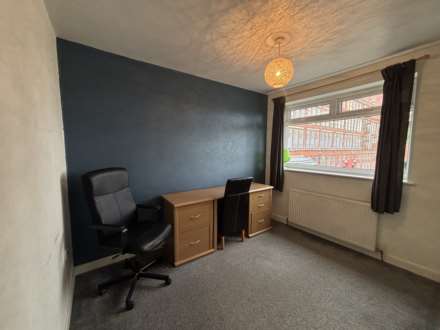 15 Fourth Avenue, Oldham, OL9 8PG, Image 15