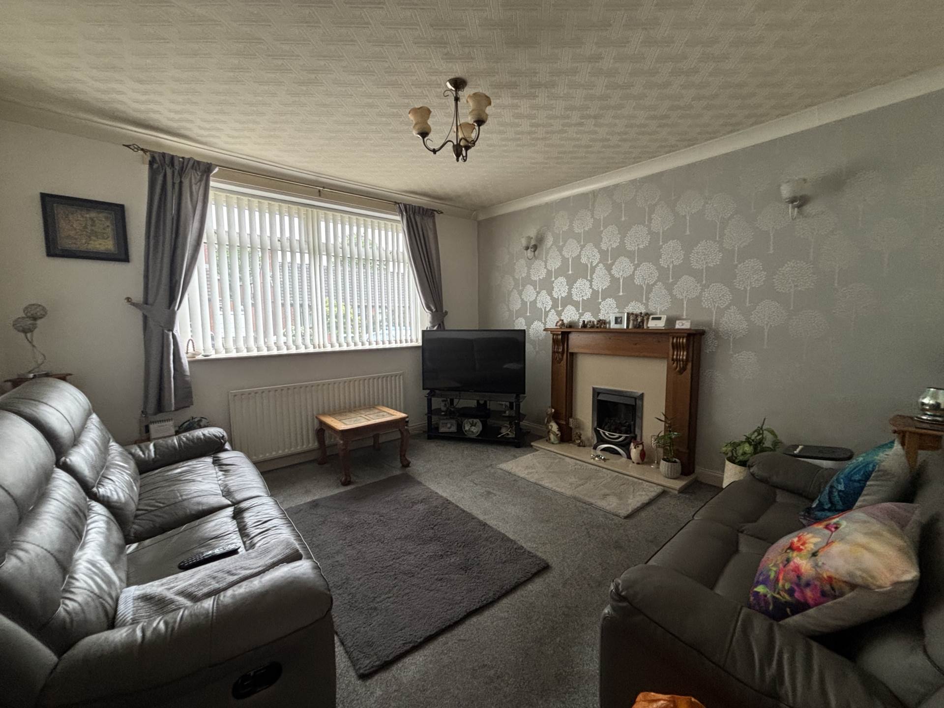 3 Lyndhurst Avenue, Chadderton, Image 2