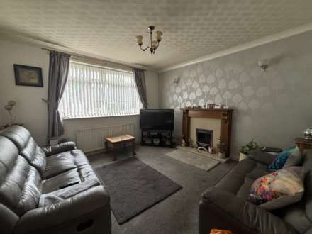 3 Lyndhurst Avenue, Chadderton, Image 2