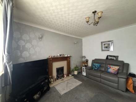 3 Lyndhurst Avenue, Chadderton, Image 5