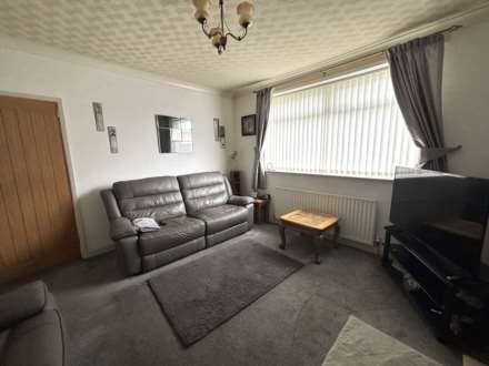 3 Lyndhurst Avenue, Chadderton, Image 6