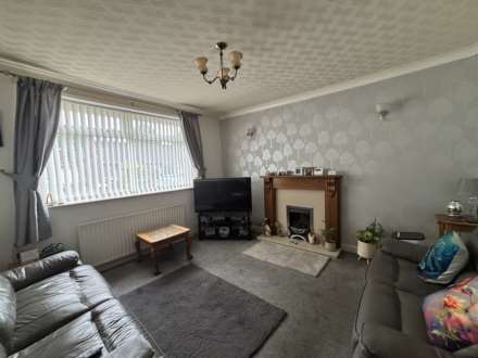 3 Lyndhurst Avenue, Chadderton, Image 7