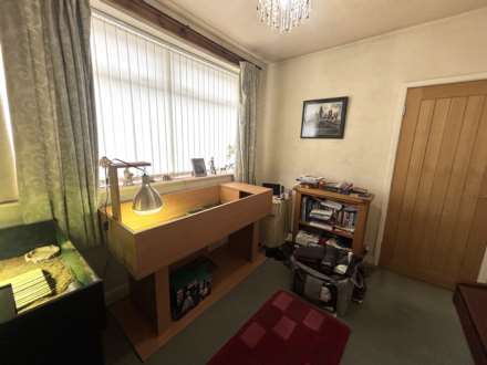 3 Lyndhurst Avenue, Chadderton, Image 8