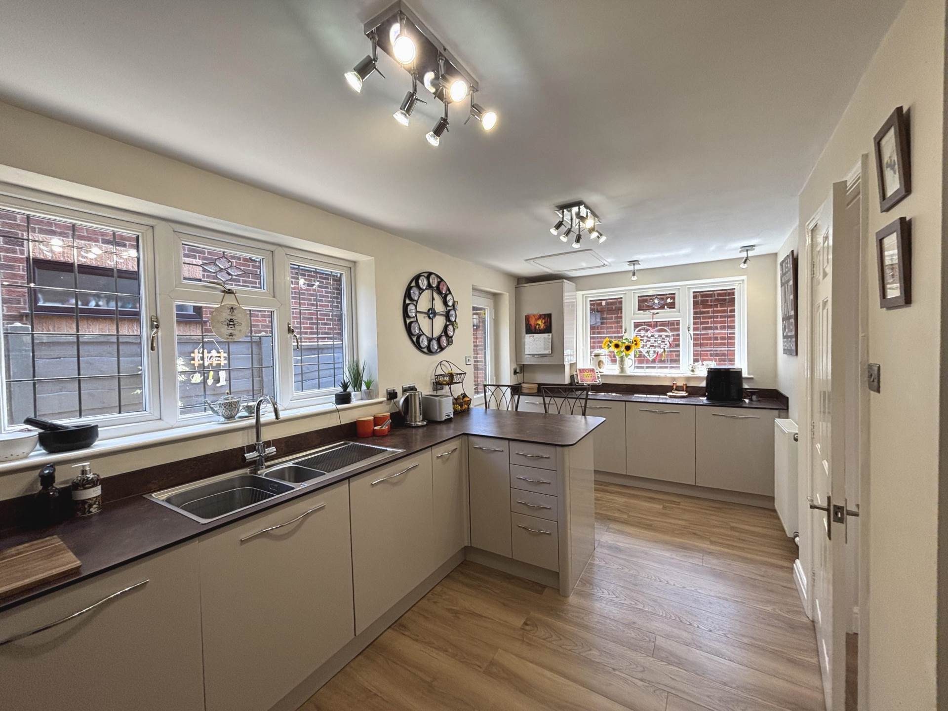 35 Ridgewood Avenue, Oldham, Image 12