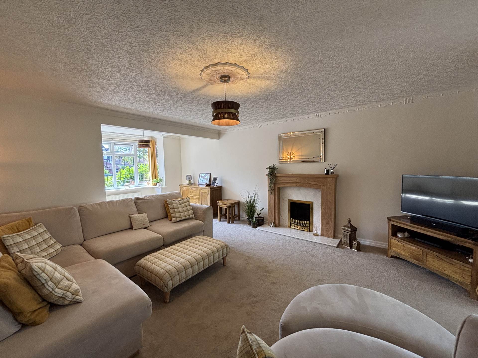 35 Ridgewood Avenue, Oldham, Image 2