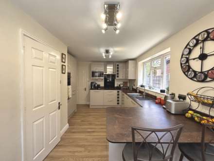 35 Ridgewood Avenue, Oldham, Image 13