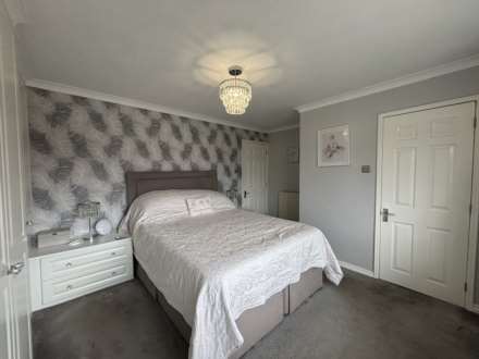 35 Ridgewood Avenue, Oldham, Image 15