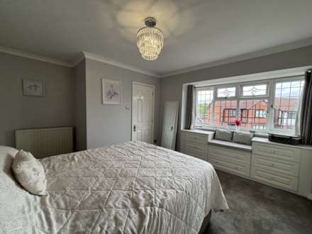 35 Ridgewood Avenue, Oldham, Image 16