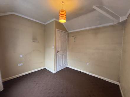 Ross Avenue, Oldham, Image 14