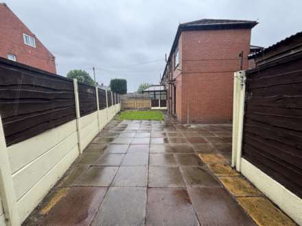 Ross Avenue, Oldham, Image 17