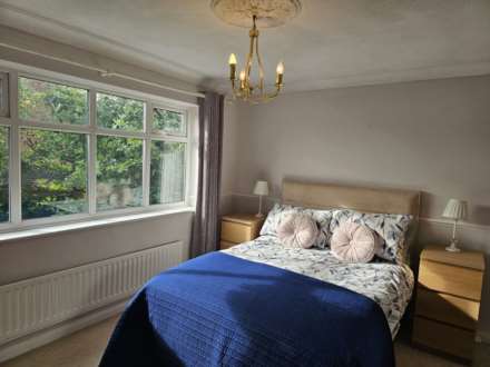 18 Rowanwood, Oldham, Image 2