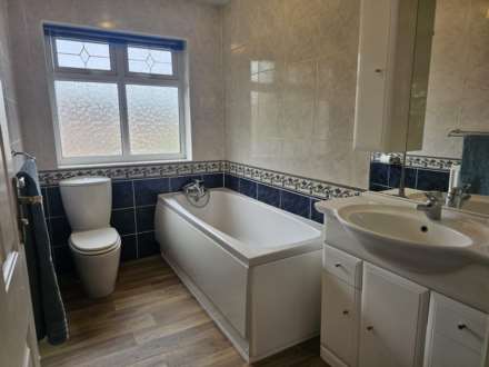 18 Rowanwood, Oldham, Image 30