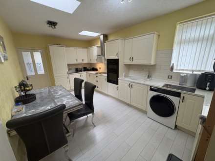 17 Ribble Avenue, Oldham, Image 10