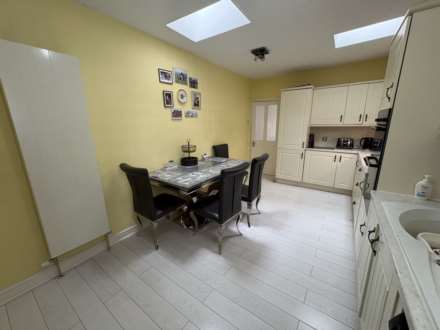 17 Ribble Avenue, Oldham, Image 11